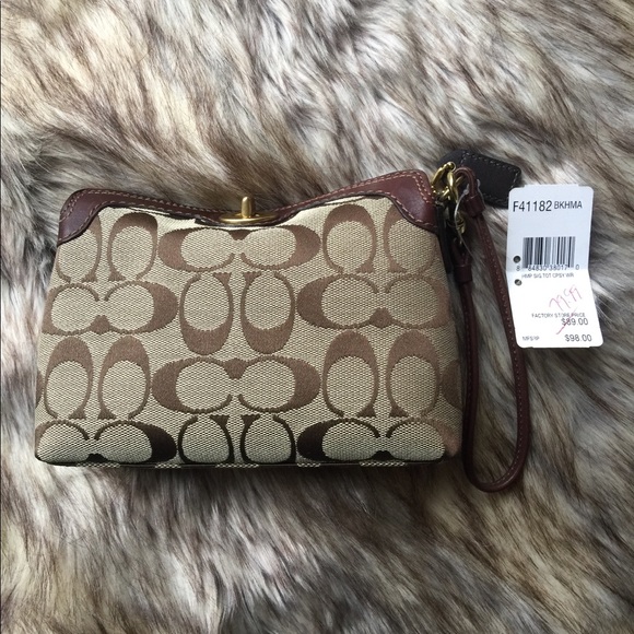 Coach wristlet - Picture 4 of 4